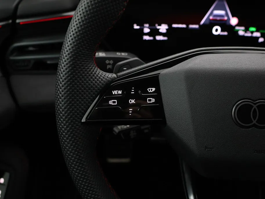 Audi A5 Avant 2.0 367pk S-tronic e-hybrid quattro S edition · 360 Camera · Wegklapbare Trekhaak · Bang & Olufsen Audio · Bijrijder Display · Zwart Optiek · 19'' Inch · Garantie t/m 26-07-2030 of 100.000