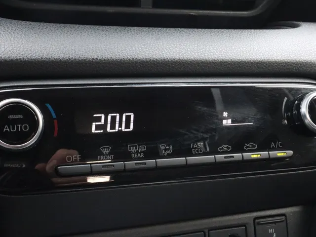 Toyota Yaris 1.5 Hybrid Dynamic Limited | Stoelverwarming | Parkeersensoren