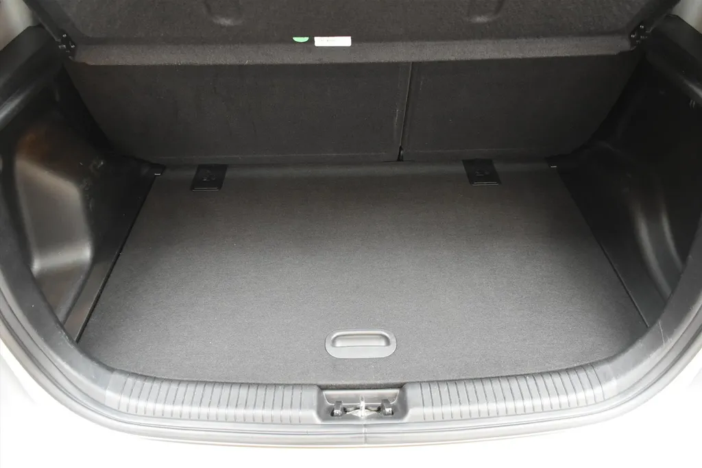 Kia Venga 1.4 CVVT 90pk Summer Edition Navigatie, Panoramadak, Trekhaak.