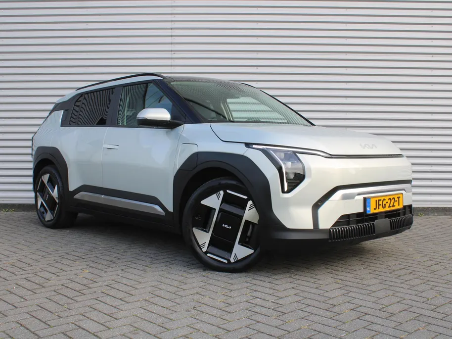 Kia EV3 Plus Advanced 81.4 kWh | Stuur/stoelverwarming | Schuifdak | Camera | Elek. stoelverstelling | 19' LM | Dodehoek detectie | Clima | LED |