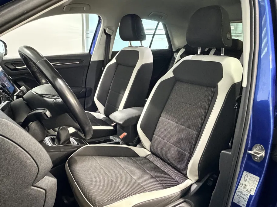 Volkswagen T-Roc 1.5 - 150PK TSI Sport | Digital Cockpit | Stoelverwarming | Navi | Apple CarPlay/Android Auto | Adaptive Cruise Control | Climate Control | Armsteun | Lichtmetalen Velgen |