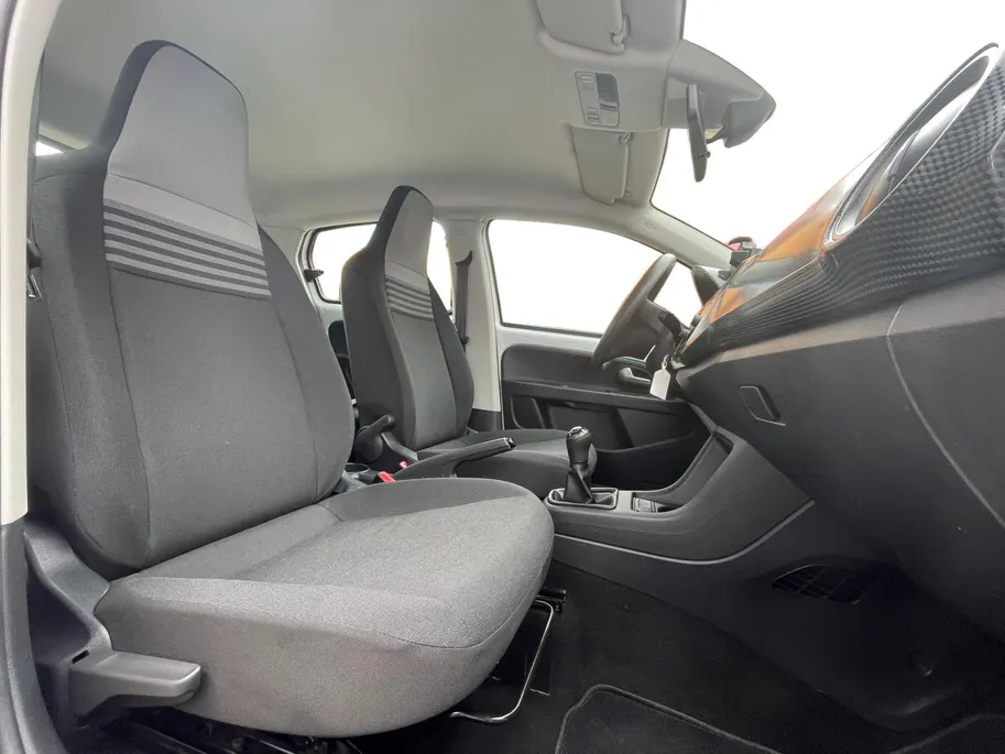 Volkswagen up! 1.0 65PK | Climate Control| Parkeersensoren| 4seizoen banden| Camera | Automatische verlichting| DEALER ONDERHOUDEN!!