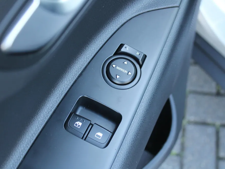 Kia Stonic 1.0 T-GDi MHEV DynamicLine | Navi | Clima | Cruise | Camera | 15' LM | Parkeersensor achter |