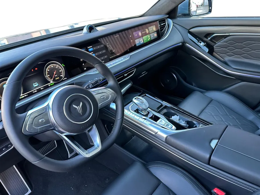 Voyah Free Flagship Edition 4WD 106 kWh |Full Option|500 km rijbereik|Luchtvering|Stoelkoeling, -verwarming en -massage|Uit voorraad leverbaar|Blackline exterieur & interieur|