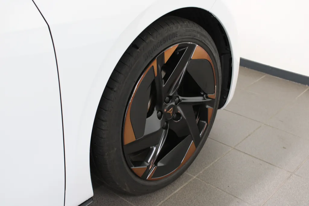 CUPRA Born Copper Edition One 62 kWh SOH 91,64% / Massage stoelen / 20'' LMV / Pano. / HUD. /