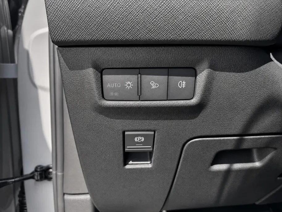 Škoda Kodiaq Sportline Business 1.5 TSI PHEV 150 kW / 204 PK | Steel Grey | 19'' tirsuli aero velgen | Trekhaak wegklapbaar | 2000,- inruilvoordeel!