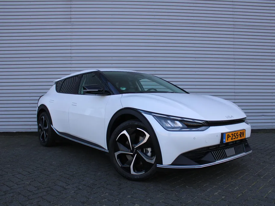 Kia EV6 Air 58 kWh | Trekhaak | 20' LM | Stuur-/stoelverwarming | Camera | Navi | Cruise adapt. | Dodehoek detectie |