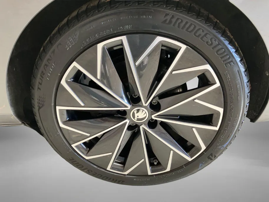 Škoda Superb 1.4TSIiV 160kW/218PK Laurin & Klement · Panoramadak · Leder · Navigatie · 360gr Camera · Apple/Android Car Play · Canton Audio ·