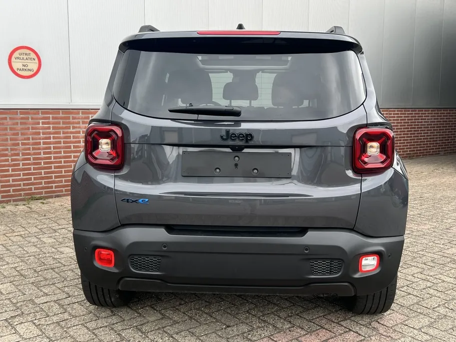 Jeep Renegade 4xe 240 PK Hybrid North Star | Pano | Safety | Winter | 18' VERKOCHT