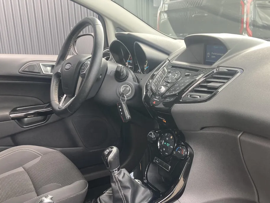 Ford Fiesta 1.0 EcoBoost 100 pk Titanium Navi - voorruitverwarming - cruise control - distributieriem vervangen