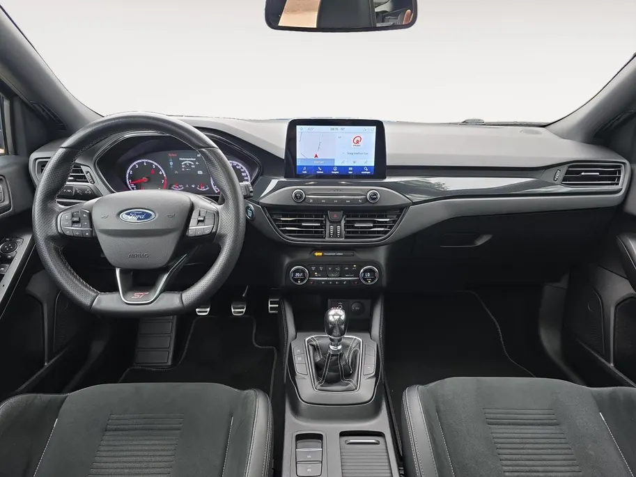 Ford Focus Wagon 2.3 EcoBoost ST-3 | Performance Pack | Panoramadak | Trekhaak | Winter Pack | Achteruitrijcamera | Adapt. Cruise Control | 12 maanden garantie! |