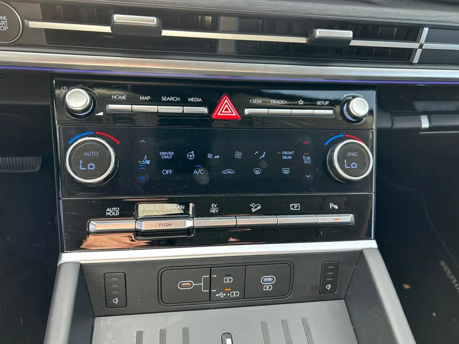 Hyundai Santa Fe 1.6 T-GDI PHEV Premium Plus 4WD 7p Super compleet! NU RIJKLAARPRIJS INCLUSIEF 1 JAAR GARANTIE! Premiumpakket GRATIS!