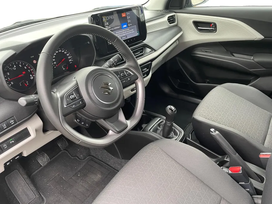 Suzuki Swift 1.2 Select Smart Hybrid | 16' lichtmetalen velgen | Apple CarPlay® & Android Auto™ | Stoelverwarming vóór | Adaptive Cruise Control (ACC) |