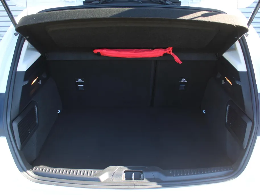 Ford Focus 1.0 EcoBoost Active Business | Trekhaak | Panoramadak | Stuur-/stoel-/voorruitverwarming | Camera | Navi | 18' LM | LED | Cruise adapt. | B&O audio | Zeer nette auto!! |