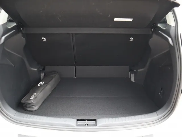 Toyota Yaris 1.5 Hybrid Dynamic Limited | Stoelverwarming | Keyless | 17 inch | All Seasons
