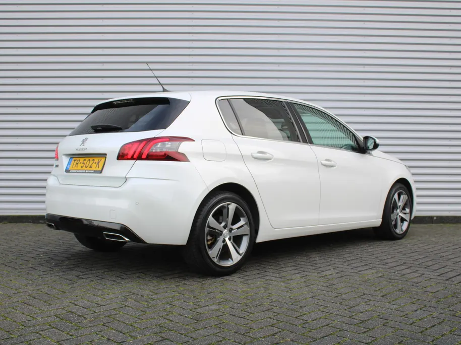Peugeot 308 1.2 PureTech Allure | Panoramadak | 17” LM | Parkeersensor v+a | Navi | Cruise | Clima | Apple CarPlay/Android Auto |