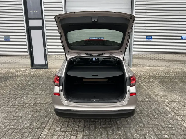 Hyundai i30 Wagon 1.4 T-GDI Premium | Apple Carplay & Android Auto | Climate Control | Lichtmetalen Velgen | Cruise Control