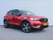 Volvo XC40 2.0 T4 R-Design | Keyless | HK Audio | Adap. Cruise | PDC | Elek. Trekhaak | 19' Velgen | Elek. Kofferklep | Camera | Stoelverwarming |