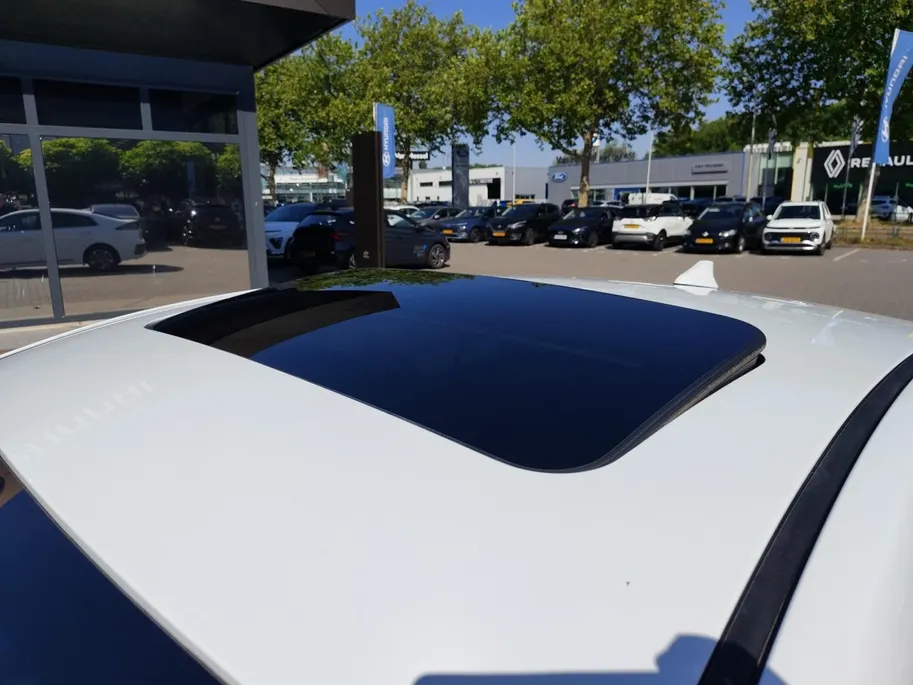 Hyundai IONIQ 1.6 GDi PHEV Premium | schuif/kanteldak | Zeer zuinig | Vol opties | NU Rijklaarprijs! Incl.12 Maanden, APK, Onderhoudsbeurt etc! Premiumpakket gratis!