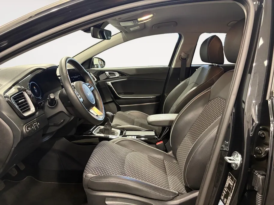 Kia Ceed 1.0 T-GDi DynamicPlusLine | Stoel/Stuurverwarming | Half Leder | Keyless Entry | Navigatie | Apple/Android Carplay |