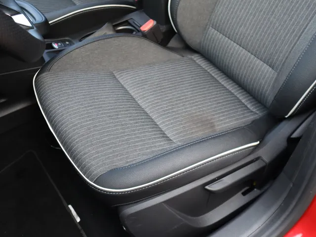 Mitsubishi Colt 1.6 HEV Intense+ Adaptive Cruise | Keyless | All Seasons