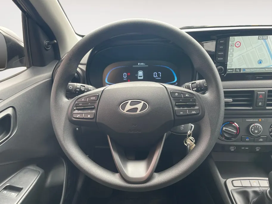 Hyundai i10 1.0 Comfort | Android auto/Carplay | Airco| Navigatie | All season banden | Achteruitrijcamera| Parkeersensoren achter| ZEER WEINIG KILOMETERS!