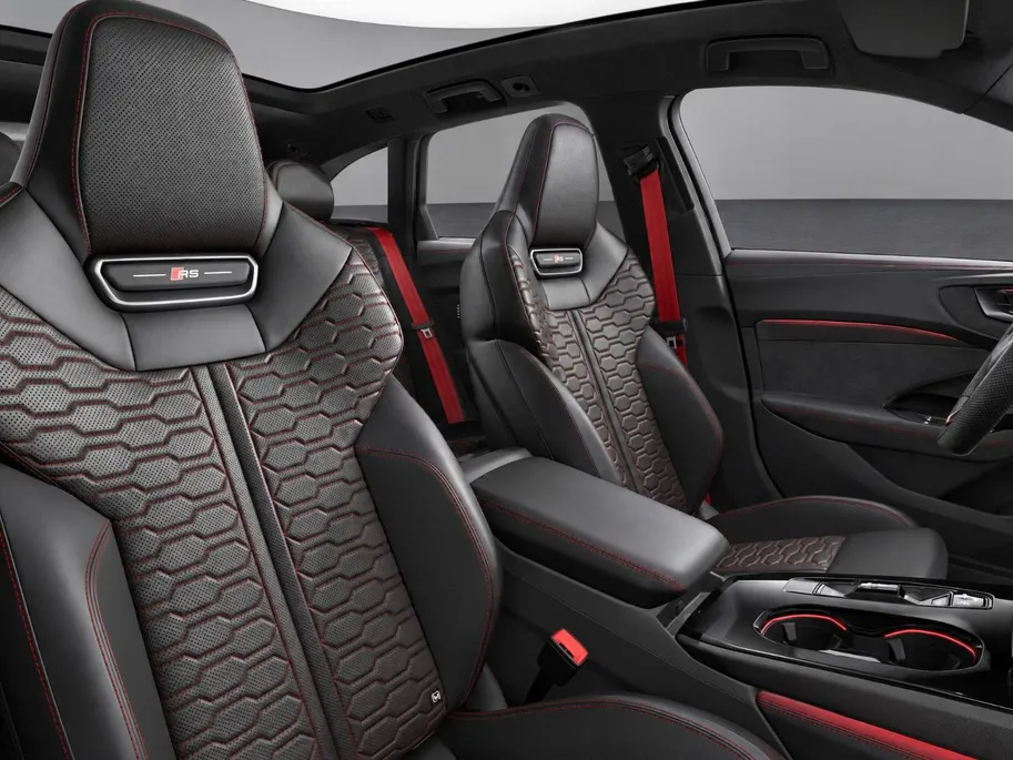 Audi RS5 e-hybrid quattro 639 PK · Audi Sportpakket · Optiekpakket Carbon · Glazen panoramadak · Head-up display · Trekhaak elek. wegklapbaar