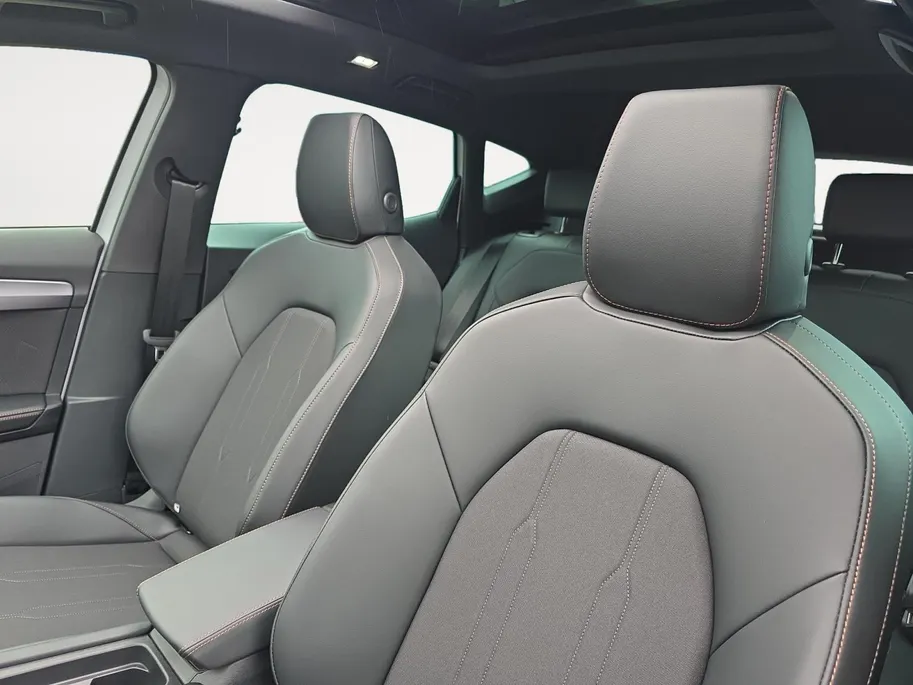 CUPRA Formentor 1.5 TSI e-Hybrid Business 204Pk SOH 100% | Panoramadak | Elektr. Trekhaak | Stoelverwarming | Elektr. Achterklep | Matrix Led koplampen | Virtual Cockpit | Fabrieksgarantie |