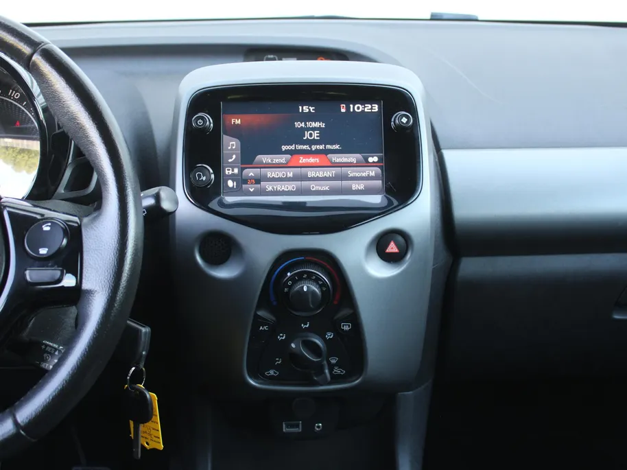 Toyota Aygo 1.0 VVT-i x-play limited | Camera | Elektrisch vouwdak | Android Auto/Apple Carplay | Airco | Cruise |