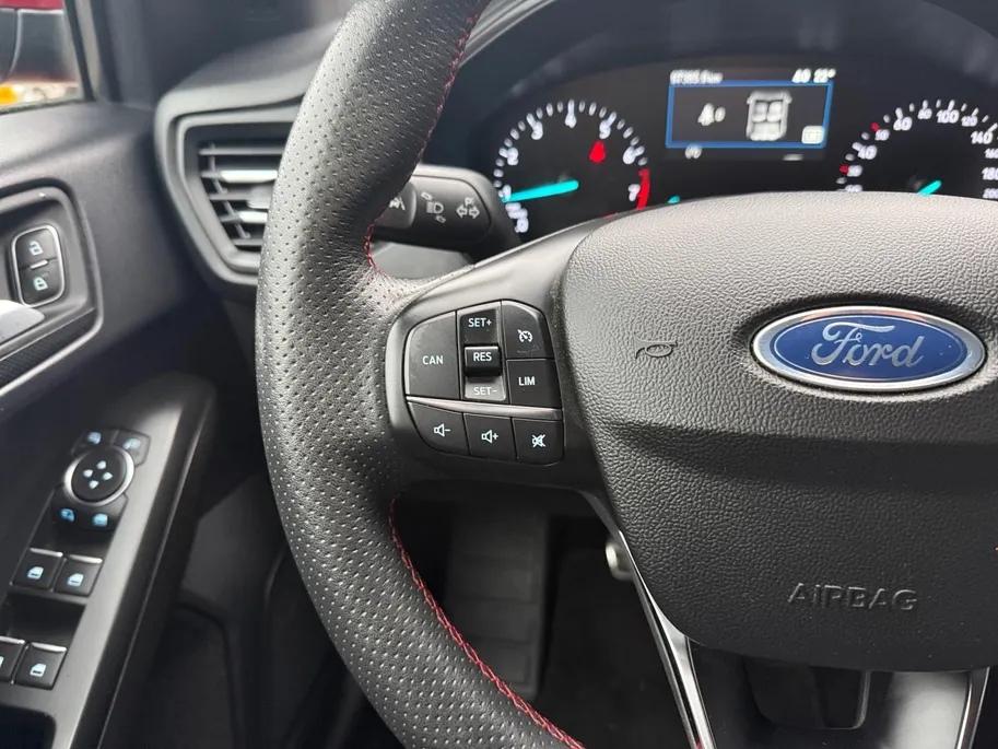 Ford Focus Wagon 1.0 EcoBoost Hybrid ST Line X Business | NL Auto | Dealeronderhouden | Winter Pack | Achteruitrijcamera | LMV | Apple Carplay & Android Auto |