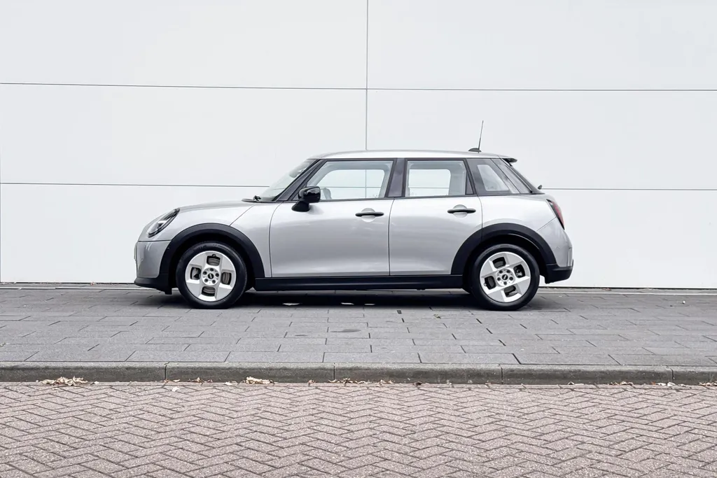 MINI Cooper 5-deurs Cooper C Essential