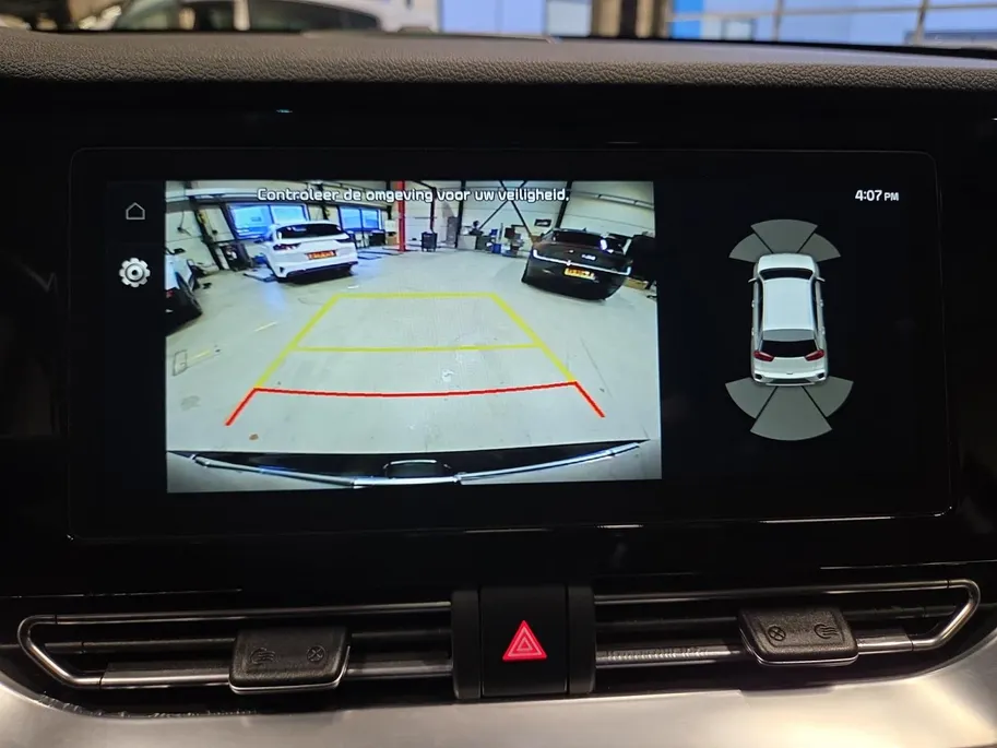 Kia e-Niro DynamicPlusLine 64 kWh | 1e Eigenaar | Accu 100% | Dealer onderhouden | Cruise Control Adaptief | Schuif/Kantel dak | Stoelverwarming | Apple Carplay/Android Auto | Camera | Fabrieksgarantie | NAP