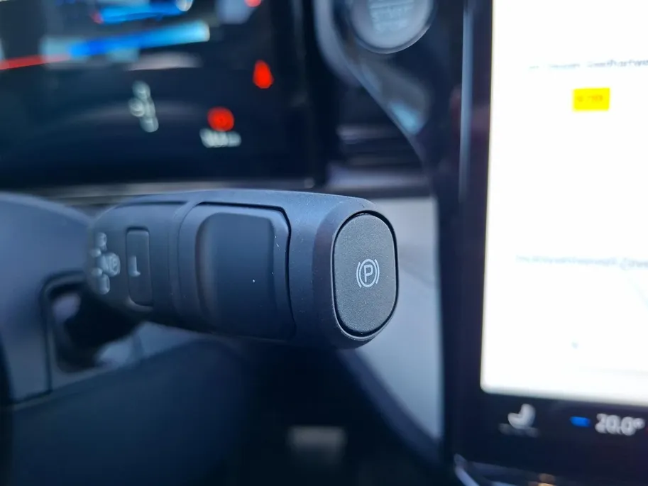 Ford Puma Gen-E 46,8 kWh | Winterpack | Afn. Trekhaak | Driver assistancepack | 17' Lichtmetaal | 360Camera | Adaptive Cruisecontrol | Dodehoekdetectie | Led verlichting | Apple Carplay&Android Auto | Nieuw te bestellen |