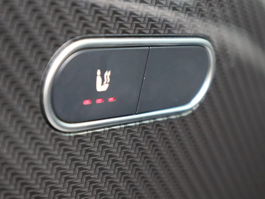 Mercedes-Benz GLA 250 e AMG Line l Trekhaak l Panoramadak l Keyless l Stoelverwarming l Memory