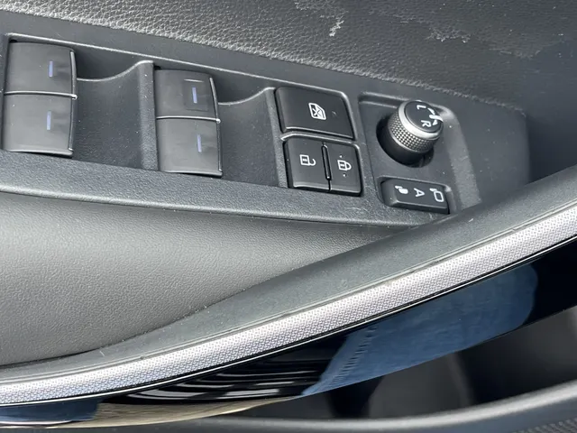 Toyota Corolla Touring Sports 1.8 Hybrid Dynamic | Trekhaak | Nieuwe All Seasons