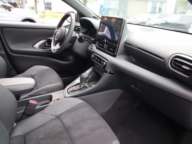 Toyota Yaris 1.5 Hybrid 130 GR Sport | Plus Pack | Panoramadak