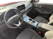 Hyundai Kona EV Fashion 64 kWh 204PK | Warmtepomp | SOH 100 % | Navigatie | Apple Carplay & Android Auto | Adaptive cruise control | Climate control | Head-up display | Parkeersensoren achter | Trekhaak |