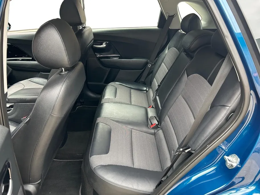 Kia Niro 1.6 GDi Hybrid DynamicLine | Trekhaak Vast + 13-Polige Stekker | All-Seasonbanden | Apple Carplay / Android Auto | Navigatiesysteem | Parkeersensoren + Camera Achter | Cruise Control | Rijstrooksensor + Correctie