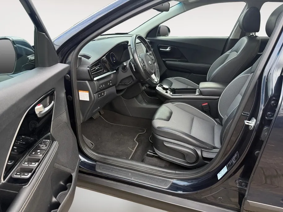 Kia e-Niro DynamicPlusLine 64 kWh | NAVI | CAMERA | SCHUIFDAK | TREKHAAK | CLIMATE & CRUISE CONTROLE | ETC...