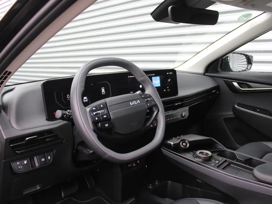 Kia EV6 Light Edition 63 kWh | Stuur-/stoelverwarming | Camera | 19' LM | LED | Cruise adapt. | Clima | Draadloze telefoonlader | 17% bijtelling |
