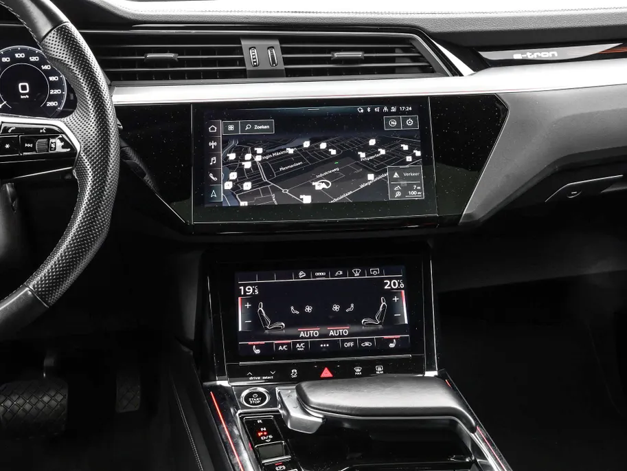 Audi e-tron 55 300kW/408PK S Line 95Kwh · SOH 94,6% · Panoramadak · Leder/Alcantara · 360°Camera + Parkeersensoren · Stoelverwarming ·
