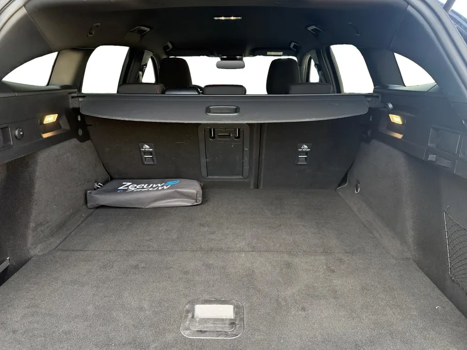 Ford Focus Wagon 1.0 EcoBoost Hybrid ST Line Style | Dealer onderhouden | NL auto | Winter pack | Trekhaak | Navigatie | Apple carplay & Android auto | Parkeersensoren voor en achter | Achteruitrijcamera | Cruise control | Draadloos opladen mobiel | Privacy glas | B
