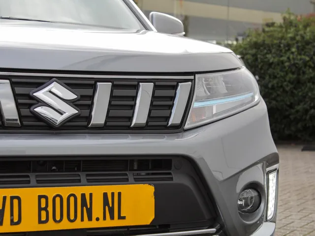 Suzuki Vitara 1.5 Hybrid Style Automaat | Navi | Adap. Cruise | Schuifdak | Camera | Lm-Velgen