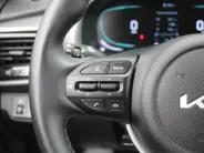 Kia Stonic 1.0 T-GDi MHEV DynamicPlusLine | Stuur-/stoelverwarming | Camera | Cruise | Clima | LED | Navi | 16' LM | Keyless |