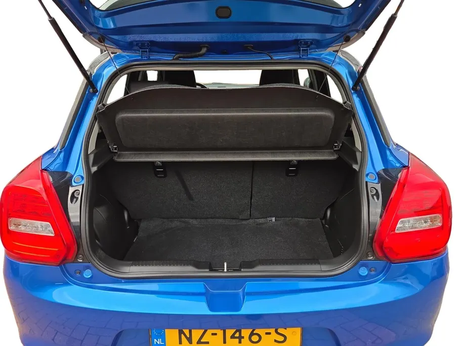 Suzuki Swift 1.0 Stijl Automaat | Navi | Camera | Cruise & climate control | Stoelverwarming | Two-tone Metallic lak | Apple Carplay/Android Auto | Bovag garantie | NAP