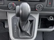 Volkswagen Bedrijfswagens Transporter 2.0TDi 150pk DSG L2 · Camera · Apple Carplay/Android Auto · 3-zits bank · Cruise Control · Airco ·