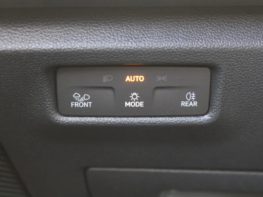 Volkswagen Tiguan 1.5 eHybrid R-Line Edition | Elek. trekhaak | Schuifdak | Stuur-/stoelverwarming + massage | Camera | 20' LM | HUD | LED | Dodehoek detectie | Nieuwstaat | BTW auto |