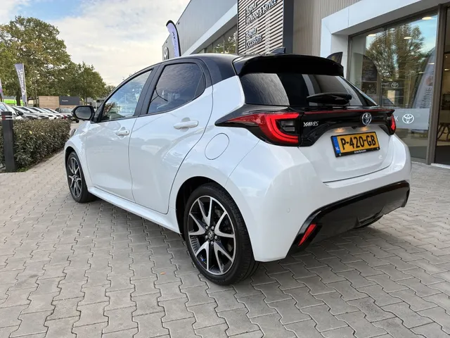 Toyota Yaris 1.5 Hybride Executive | Bi-Tone | Pdc (12367km)