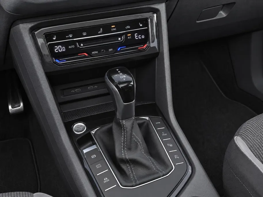Volkswagen Tiguan 1.4 TSI eHybrid R-Line Business+ · Panoramadak · Trekhaak · 360°Camera · Apple/Android Car Play