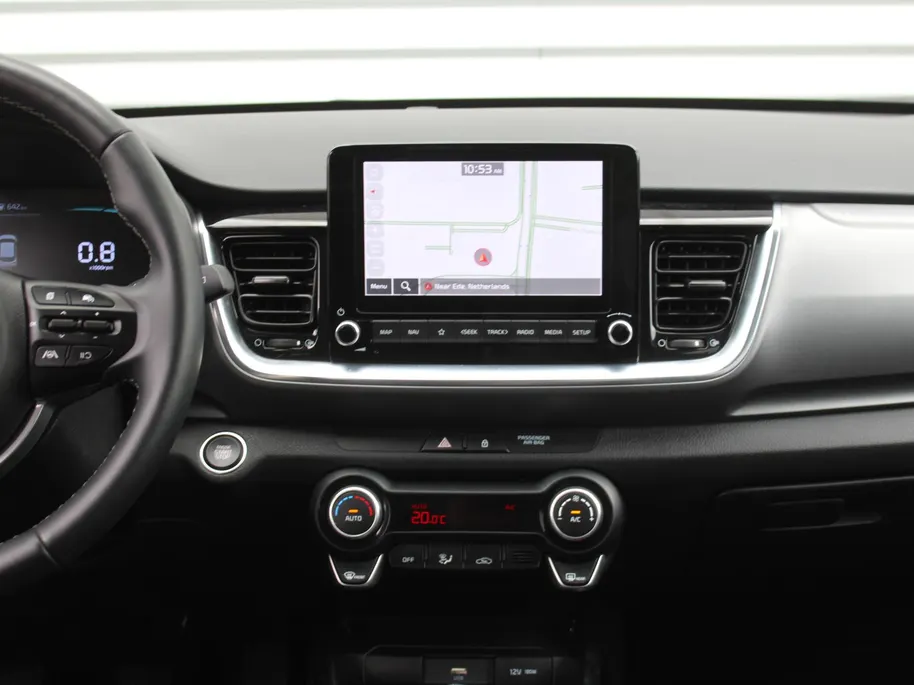 Kia Stonic 1.0 T-GDi MHEV DynamicPlusLine | Stuur-/stoelverwarming | Camera | Cruise | Clima | LED | Navi | 16' LM | Keyless |